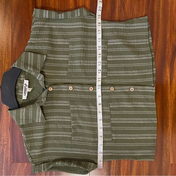 Love 83 Olive Striped Button Down Cropped Shirt size small front pockets - Picture 6 of 7